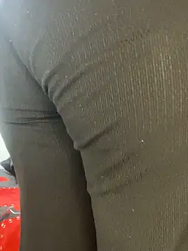 Leyna Kenet online show from October 2025 04:11:01 AM