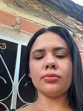 Snapshot of Leyna_Kenet chatting on May 2026 12:45:02 PM Leyna Kenet online show from May 2026 12:45:02 PM