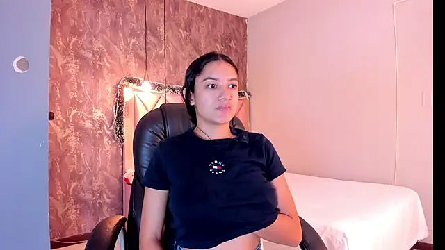 Snapshot of SKYLERWHIITEE chatting on December 2024 03:03:02 AM SKYLERWHIITEE online show from December 2024 03:03:02 AM