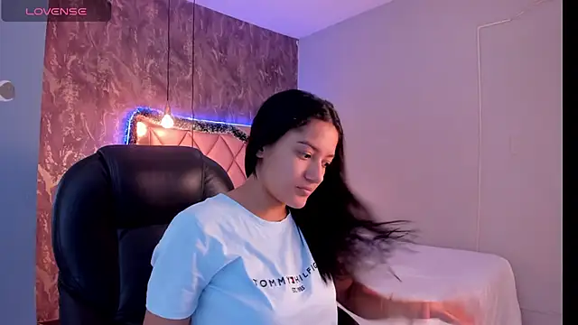 Snapshot of SKYLERWHIITEE chatting on December 2024 03:47:02 AM SKYLERWHIITEE online show from December 2024 03:47:02 AM