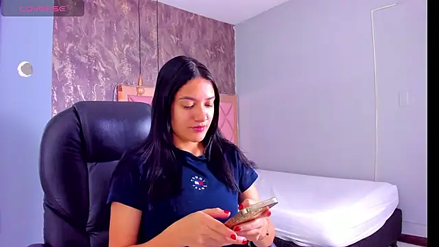 Snapshot of SKYLERWHIITEE chatting on January 2025 04:04:01 AM SKYLERWHIITEE online show from January 2025 04:04:01 AM