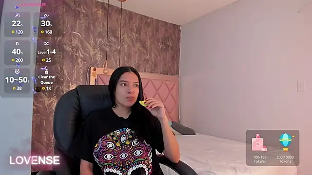 Snapshot of SKYLERWHIITEE chatting on March 2025 09:42:01 AM SKYLERWHIITEE online show from March 2025 09:42:01 AM