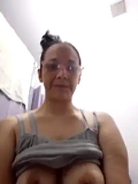 Snapshot of nicolle_milf1978 chatting on June 2026 04:25:01 AM nicolle milf1978 online show from June 2026 04:25:01 AM
