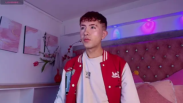 Noah Xitruxx online show from November 2025 01:11:01 PM