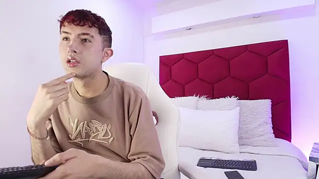 Noah Xitruxx online show from November 2025 12:49:01 PM