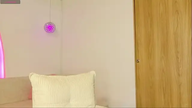 Snapshot of AllissonJames chatting on July 2026 01:08:02 PM AllissonJames online show from July 2026 01:08:02 PM