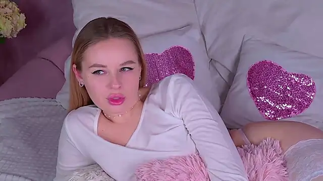 BeatriceEsmont online show from January 2025 07:00:01 PM