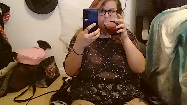 HoneyBear19 online show from October 2025 06:10:01 PM