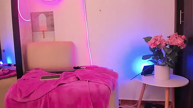 Snapshot of Maryann_jones chatting on February 2025 02:24:02 PM Maryann jones online show from February 2025 02:24:02 PM