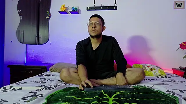 Nymphobuddies online show from November 2025 07:37:02 PM