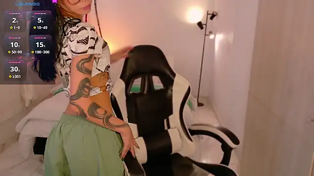 AnabelWolf online show from December 2025 04:57:02 PM