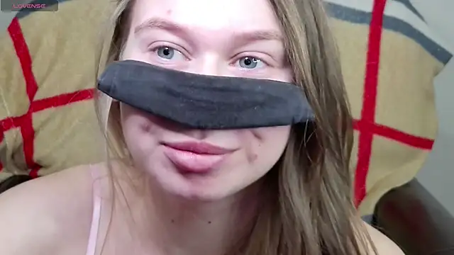 Mikki5P online show from February 2025 09:14:01 PM