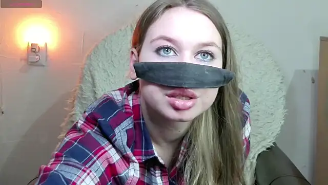 Mikki5P online show from March 2025 06:01:02 PM