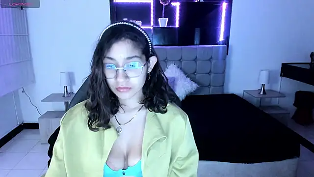 Snapshot of Lili_Gomez_ chatting on January 2025 12:41:02 PM Lili Gomez online show from January 2025 12:41:02 PM