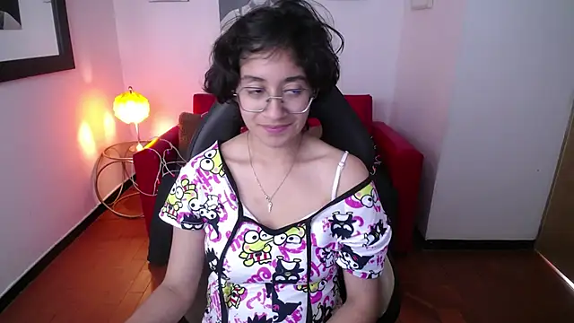 Snapshot of Lili_Gomez_ chatting on February 2025 04:45:02 PM Lili Gomez online show from February 2025 04:45:02 PM
