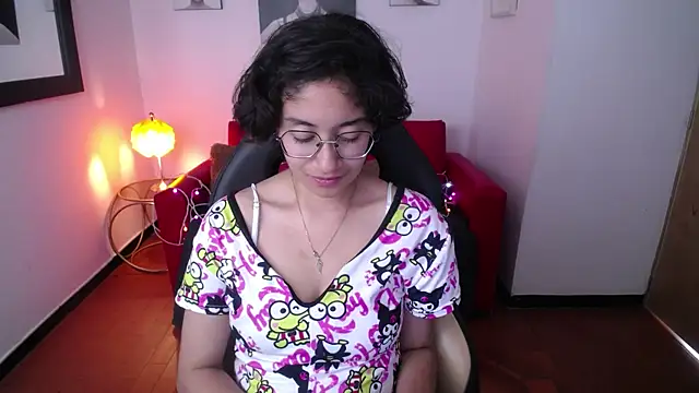 Snapshot of Lili_Gomez_ chatting on February 2025 07:50:02 PM Lili Gomez online show from February 2025 07:50:02 PM