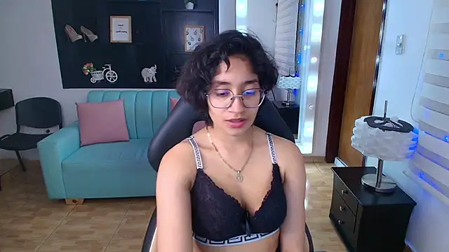 Snapshot of Lili_Gomez_ chatting on March 2025 04:28:02 PM Lili Gomez online show from March 2025 04:28:02 PM