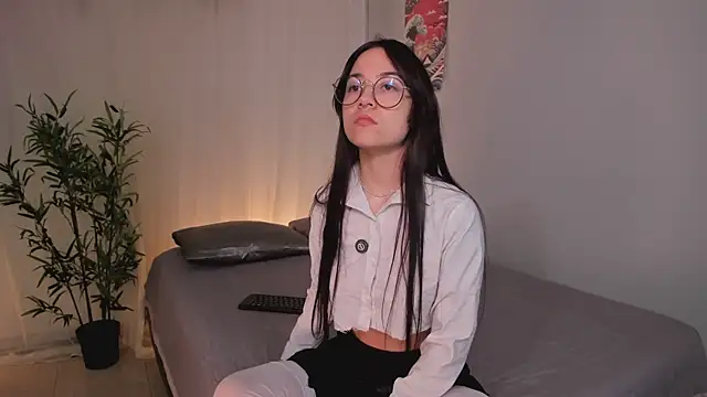 Snapshot of Lia_Sweett_ chatting on June 2026 04:27:02 PM Lia Sweett online show from June 2026 04:27:02 PM
