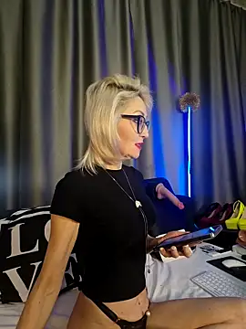 Milforja online show from December 2025 06:36:02 PM