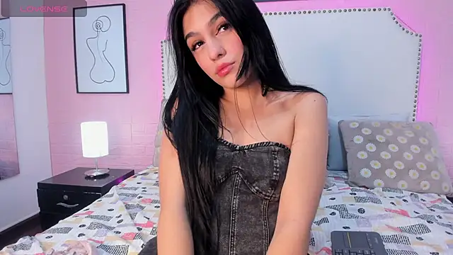 aggy castel online show from November 2025 01:58:01 PM