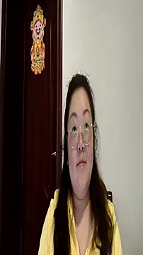 Weiwei5200 online show from November 2025 11:31:02 AM