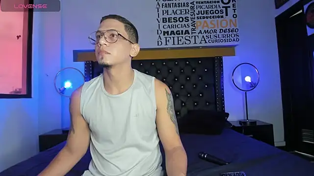 JoshMillerr  online show from March 2025 08:00:02 PM