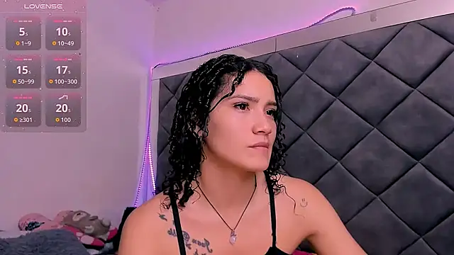 Nellyhills online show from November 2025 01:43:01 PM