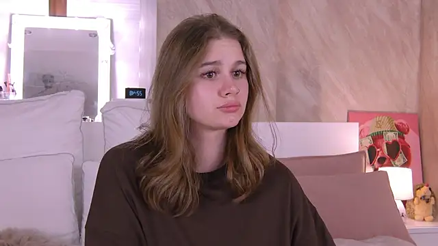 EllieHayes online show from October 2025 07:47:01 PM