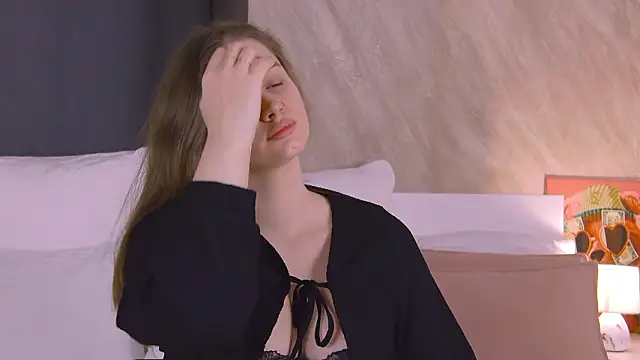 EllieHayes online show from March 2026 08:35:02 PM