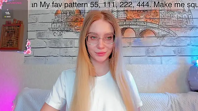 Snapshot of AliceMilman chatting on February 2025 10:19:01 AM AliceMilman online show from February 2025 10:19:01 AM