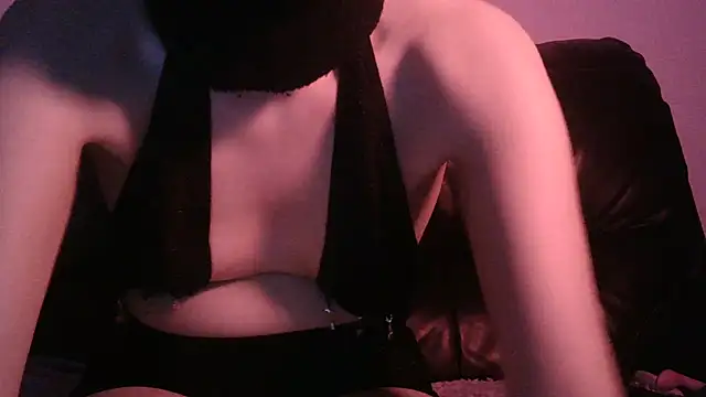 Aleniia10 online show from January 2025 07:42:01 PM