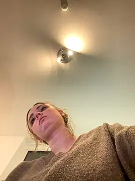 CherryEmmy online show from November 2025 06:32:01 PM