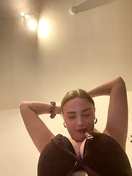 CherryEmmy online show from November 2025 05:37:01 PM