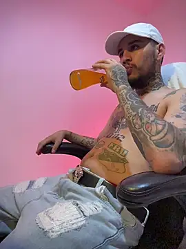 Snapshot of Junihn0 chatting on November 2025 08:51:01 PM Junihn0 online show from November 2025 08:51:01 PM