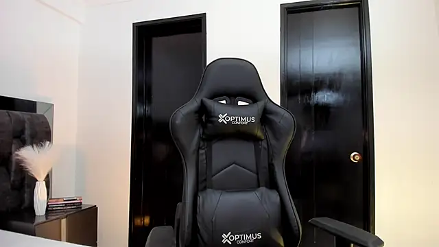 Snapshot of CarolHorny_1 chatting on January 2025 02:32:02 AM CarolHorny 1 online show from January 2025 02:32:02 AM