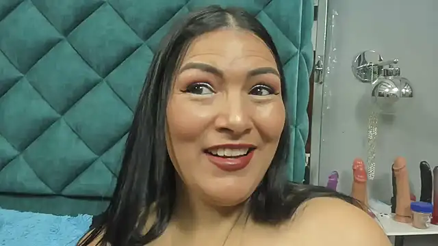 PENELOPELEWISs online show from April 2026 12:16:02 AM