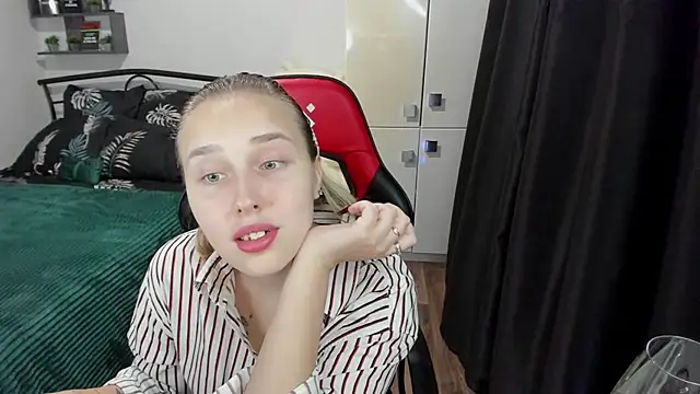 LinaTruly online show from October 2025 09:24:01 PM