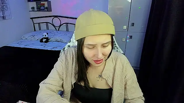 LinaTruly online show from November 2025 09:57:01 PM