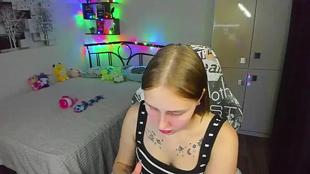 Snapshot of LinaTruly chatting on June 2026 09:05:02 PM LinaTruly online show from June 2026 09:05:02 PM