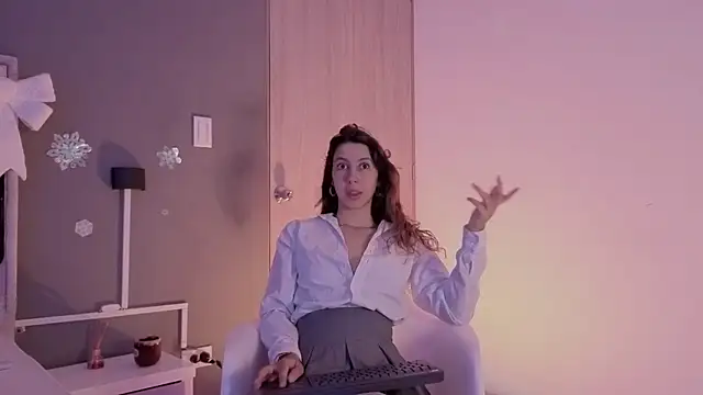 jolie lov online show from November 2025 01:25:02 PM