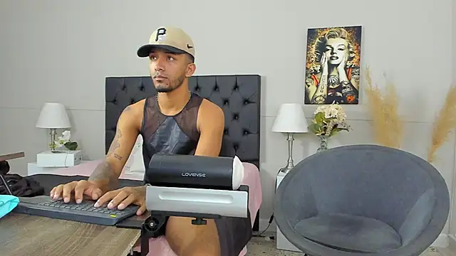 Snapshot of Robin_Rief chatting on January 2025 03:44:01 AM Robin Rief online show from January 2025 03:44:01 AM