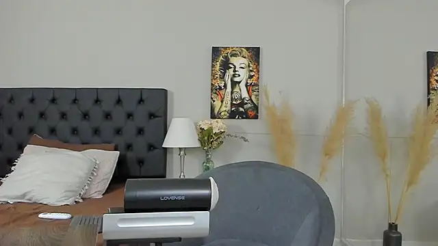 Snapshot of Robin_Rief chatting on January 2025 03:41:01 AM Robin Rief online show from January 2025 03:41:01 AM