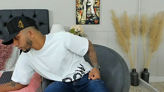 Snapshot of Robin_Rief chatting on March 2025 03:19:01 AM Robin Rief online show from March 2025 03:19:01 AM