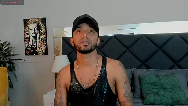 Snapshot of Robin_Rief chatting on November 2025 04:24:01 AM Robin Rief online show from November 2025 04:24:01 AM