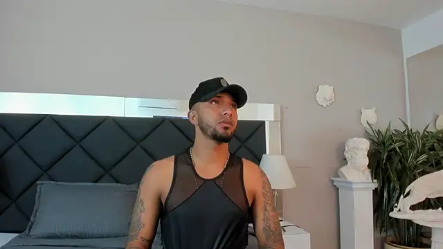 Snapshot of Robin_Rief chatting on November 2025 03:34:01 AM Robin Rief online show from November 2025 03:34:01 AM