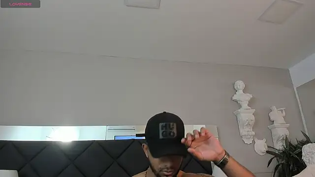 Snapshot of Robin_Rief chatting on November 2025 03:38:02 AM Robin Rief online show from November 2025 03:38:02 AM