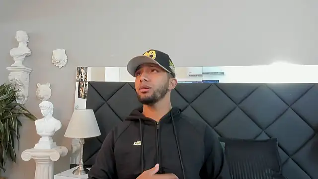 Snapshot of Robin_Rief chatting on November 2025 03:18:02 AM Robin Rief online show from November 2025 03:18:02 AM