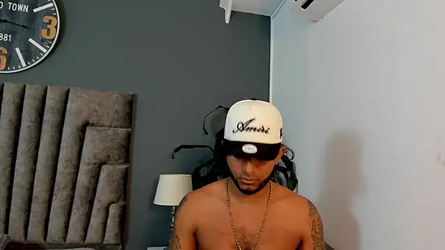 Snapshot of Robin_Rief chatting on November 2025 03:43:02 AM Robin Rief online show from November 2025 03:43:02 AM