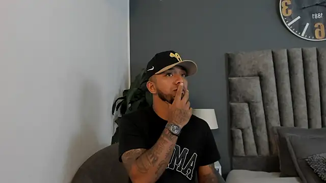 Snapshot of Robin_Rief chatting on December 2025 03:36:02 AM Robin Rief online show from December 2025 03:36:02 AM