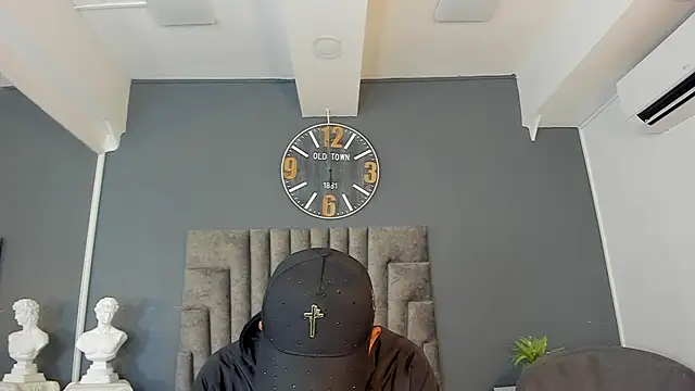 Snapshot of Robin_Rief chatting on June 2026 07:08:02 PM Robin Rief online show from June 2026 07:08:02 PM